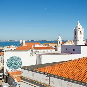 The 17 Party Portugal